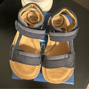 BNWT and box Stride Rite toddler size 8M oaklyn indigo sandals